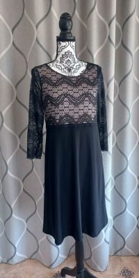 sotetkek-csipkes-ruha-1024×1376